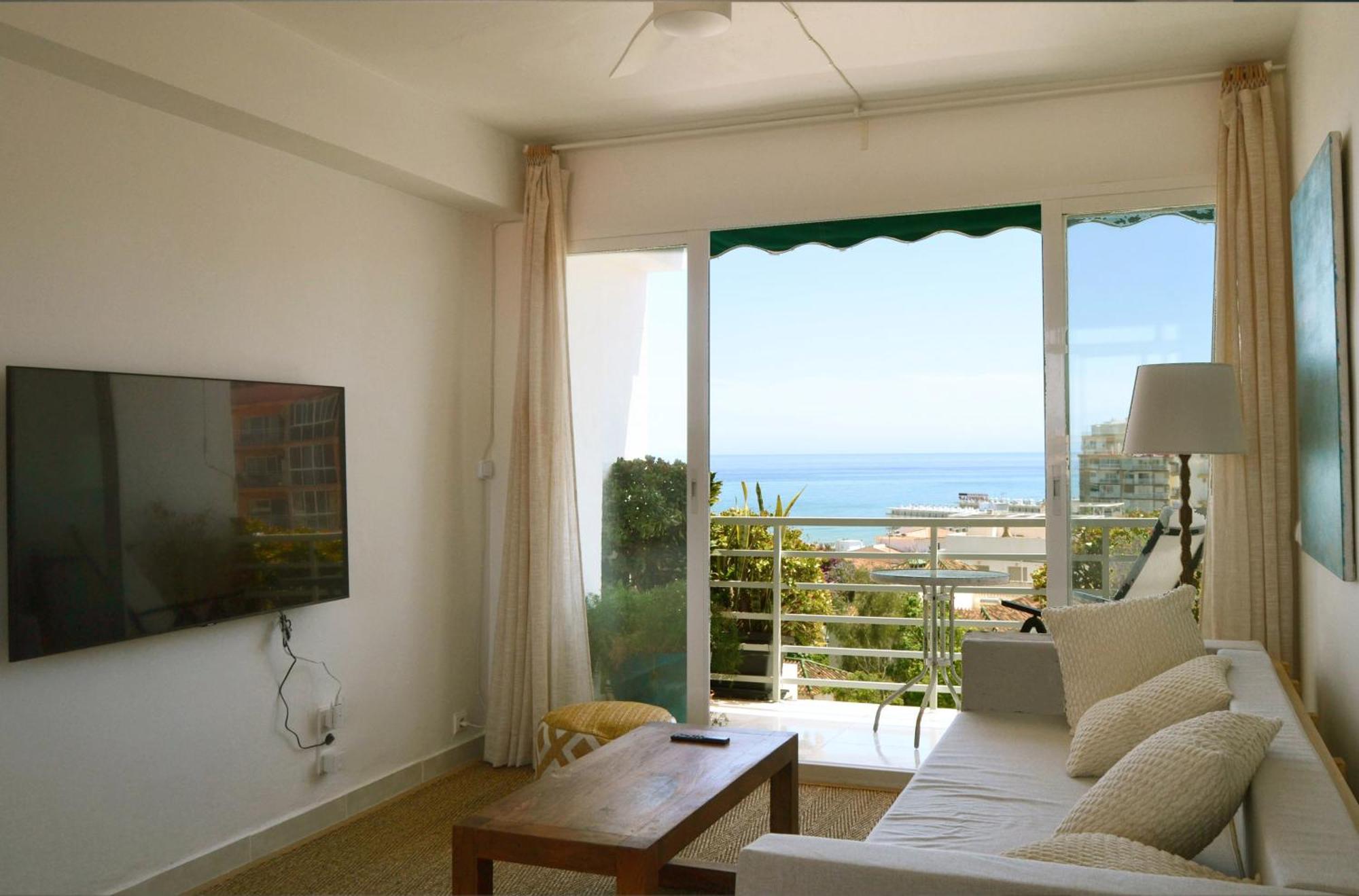 Light-Filled Apartment With Sea Views Torremolinos Eksteriør billede