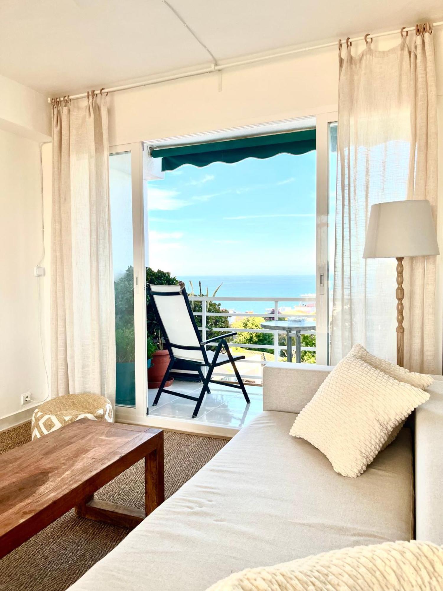 Light-Filled Apartment With Sea Views Torremolinos Eksteriør billede