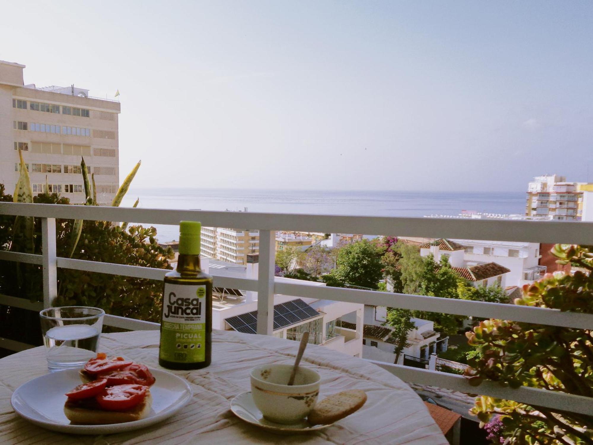 Light-Filled Apartment With Sea Views Torremolinos Eksteriør billede