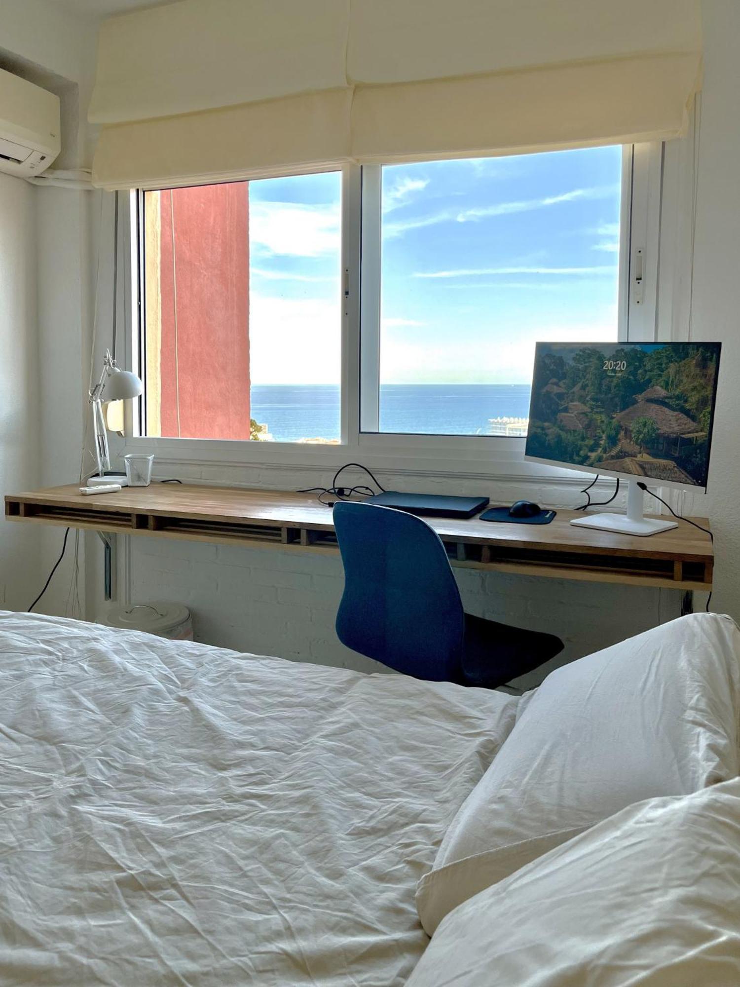 Light-Filled Apartment With Sea Views Torremolinos Eksteriør billede