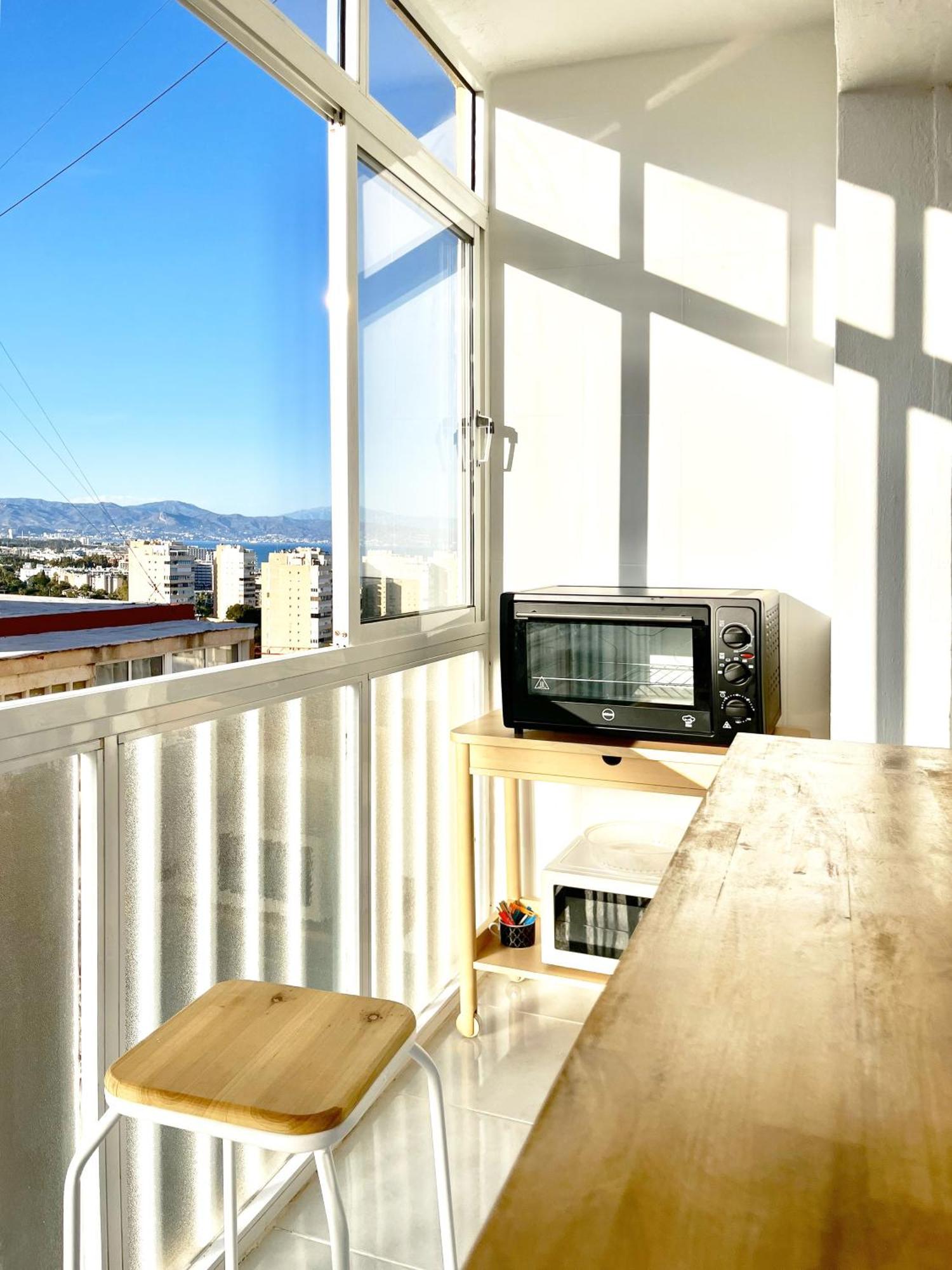 Light-Filled Apartment With Sea Views Torremolinos Eksteriør billede